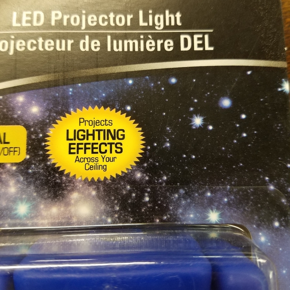 LED Projevtor Light Adjustable Indoor AAA Powered - Picture 2 of 7